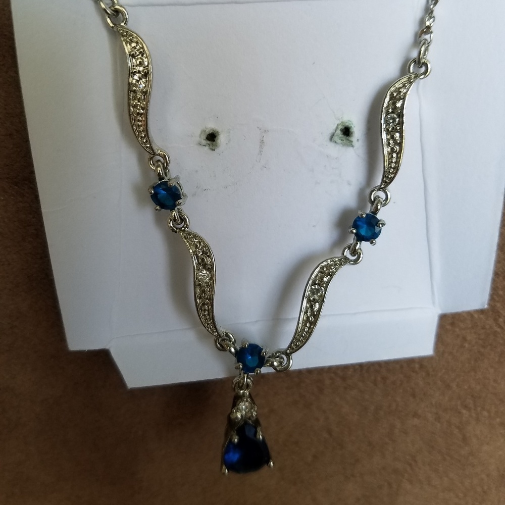 EUC Avon Blue & Silver Stainless Steel Necklace